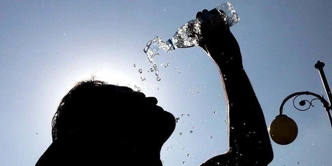 48 kişi sıcak çarpması nedeniyle rahatsızlandı.