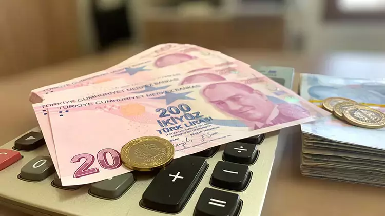 Bakanların ve yardımcılarının çift maaş almaları hala devam ediyor!