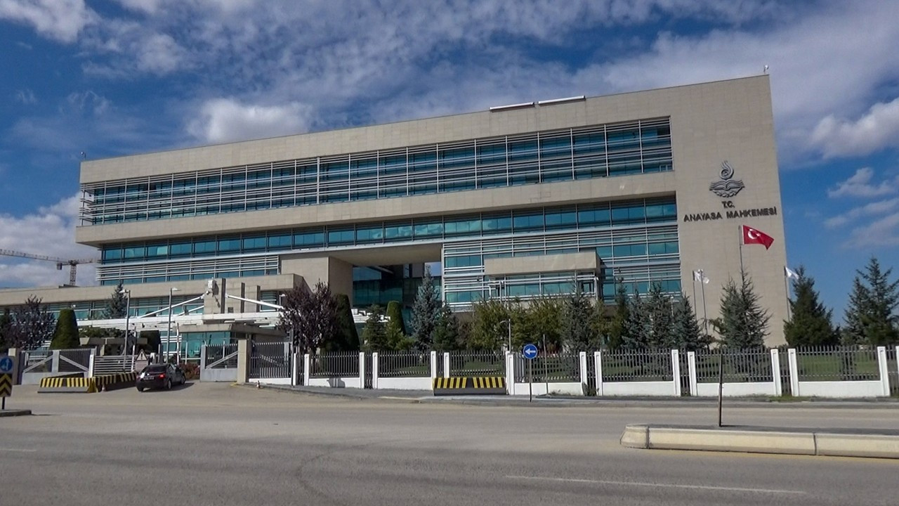 AYM: Daire başkanları ve dekanlar 'memur' sendikalarına üye olabilirler...