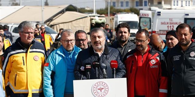 Sağlık Bakanı Koca'dan ambulansa fermuar yöntemiyle yol veren sürücülere teşekkür.