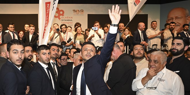 CHP İstanbul İl Başkanlığına değişimcilerin adayı Özgür Çelik seçildi