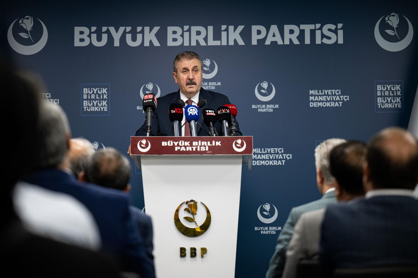 Destici sınavsız işe giren kızı için zımnen Meclis Başkanını suçladı