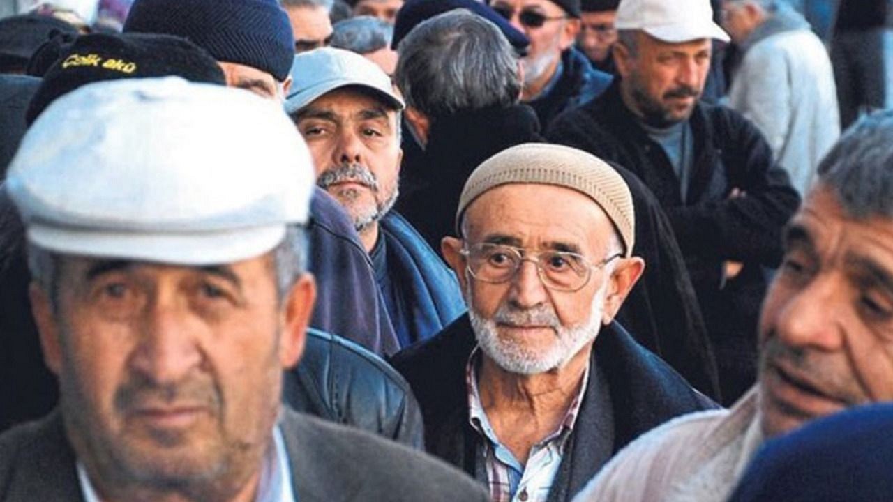EYT, sigortalı sayısında azalmaya yol açarken emekli sayısını artırdı
