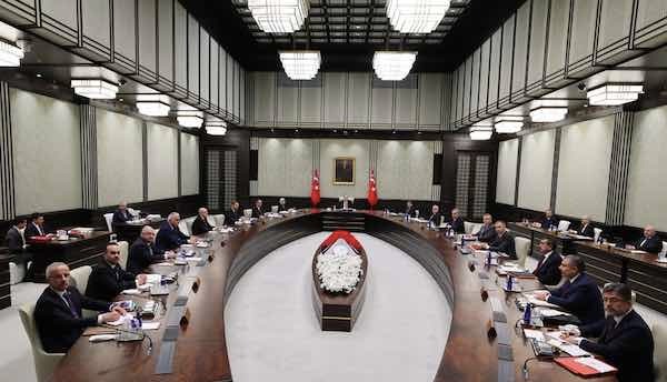 Son anda bir değişiklik olmazsa Kabine bu gece değişecek