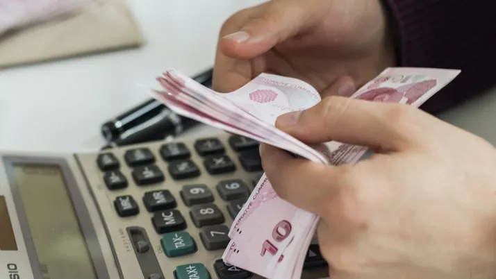 En düşük memur maaşı ile emekli maaşı arasındaki makas açılıyor.
