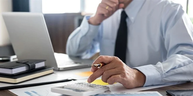 Devlet memuru eşi, çocuğu, anne ya da babasının hastalığı sebebiyle hastalık izni alabilir mi?