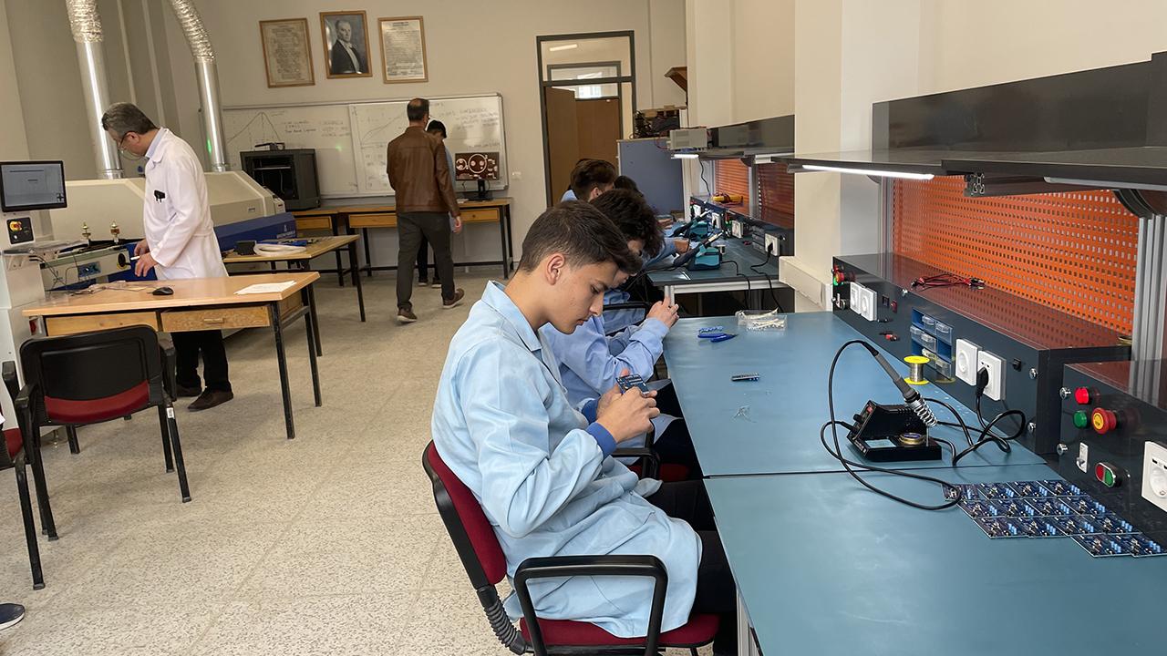 Yetenek sınavıyla öğrenci alan okullara başvuru kılavuzu yayımlandı.