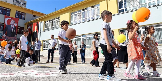 Okullar büyük değişimle yarın açılıyor