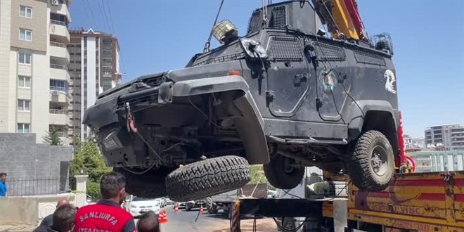 Şanlıurfa'da zırhlı polis aracının devrilmesi sonucu 1 polis şehit oldu