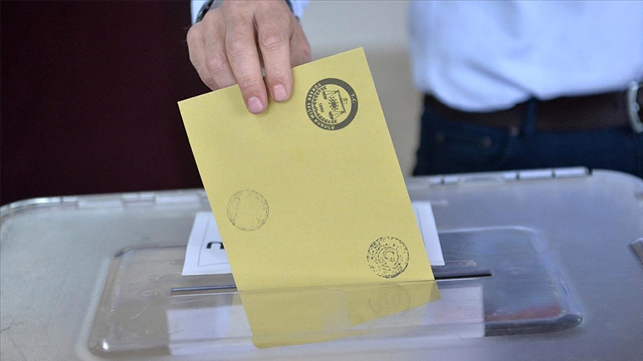 YSK Başkanı Yener: CHP 35, AK Parti 24 belediye kazandı.