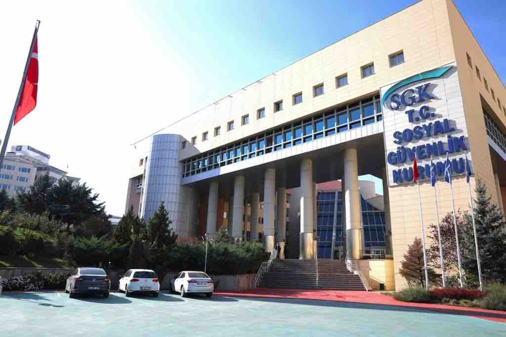 Emekliler diken üstünde! En düşük emekli maaşına zam gelecek mi?