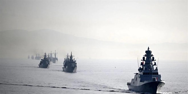 Türk Donanması, 100 savaş gemisiyle İstanbul Boğazı'na giriş yapıyor